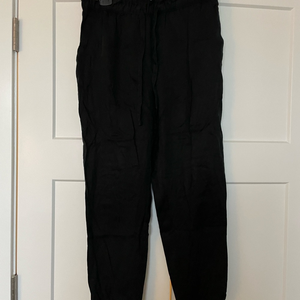 Banana Republic Woman’s Linen Joggers